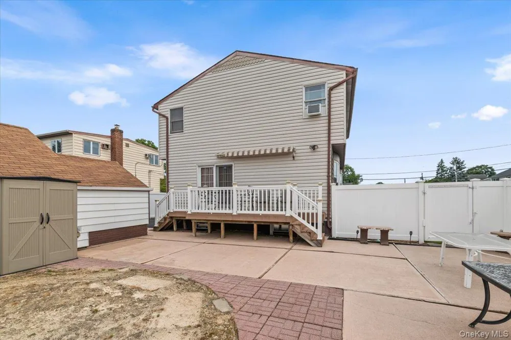 10 Enness Avenue Bethpage, NY 11714