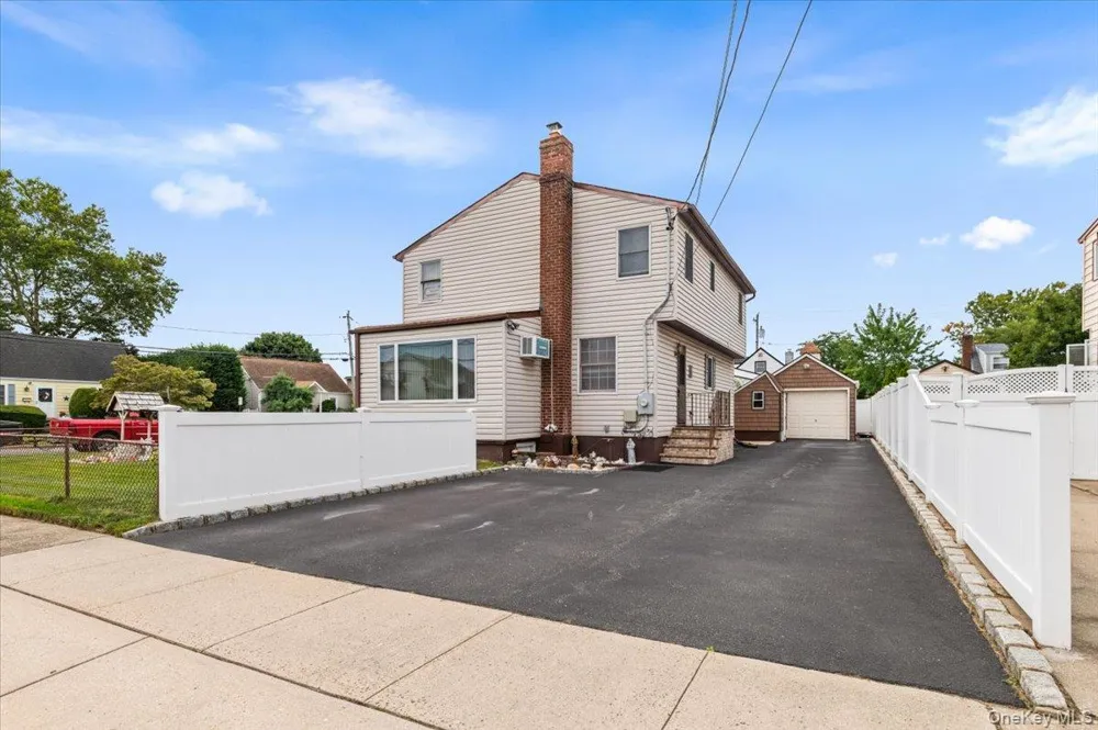 10 Enness Avenue Bethpage, NY 11714