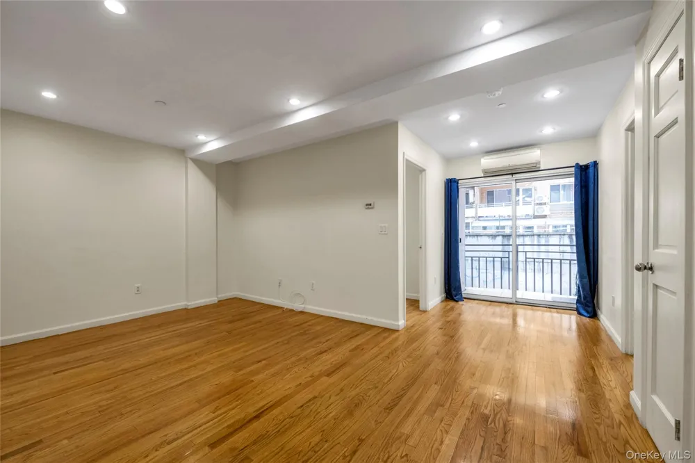 4318 Robinson Street #4D Flushing, NY 11355