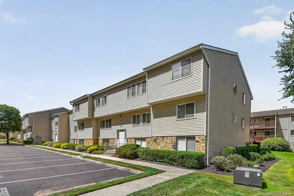 25 College Avenue #102 Nanuet, NY 10954