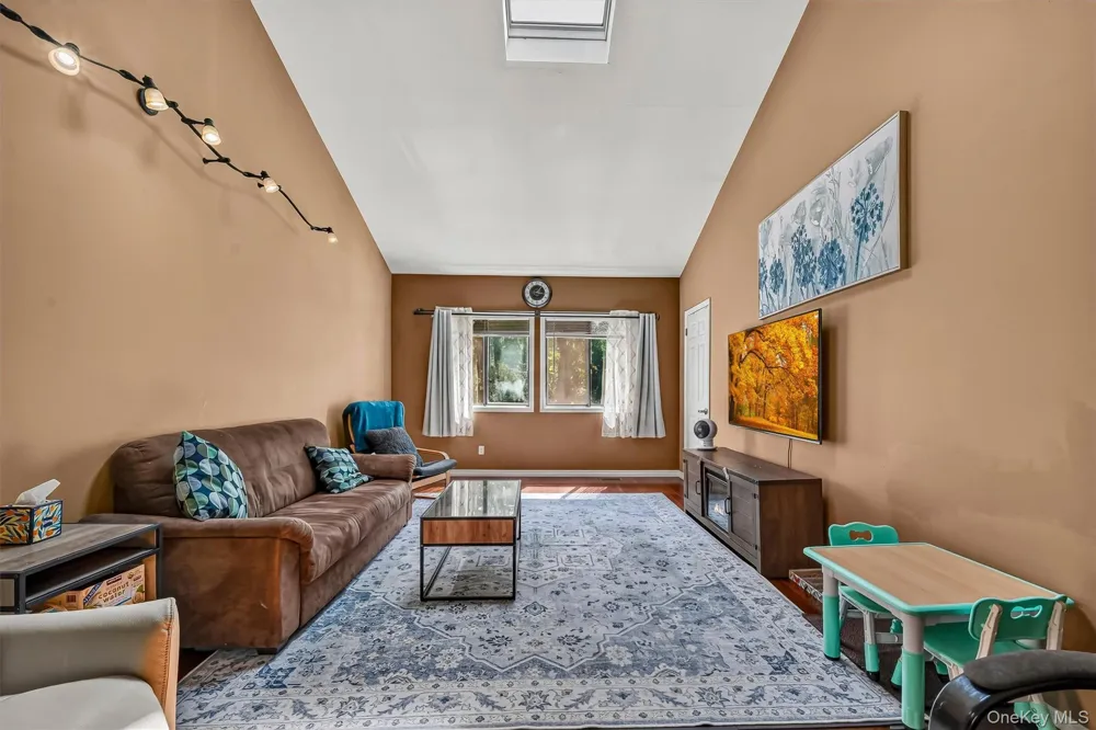 25 College Avenue #102 Nanuet, NY 10954