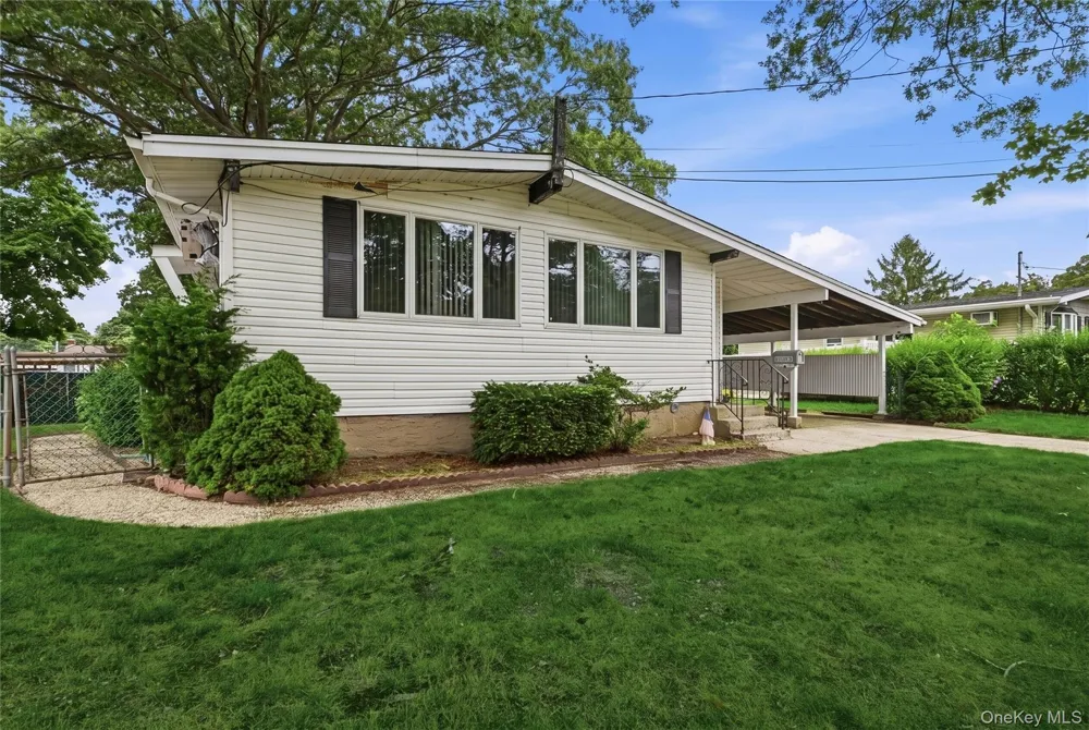 90 Samuel Street Lake Ronkonkoma, NY 11779
