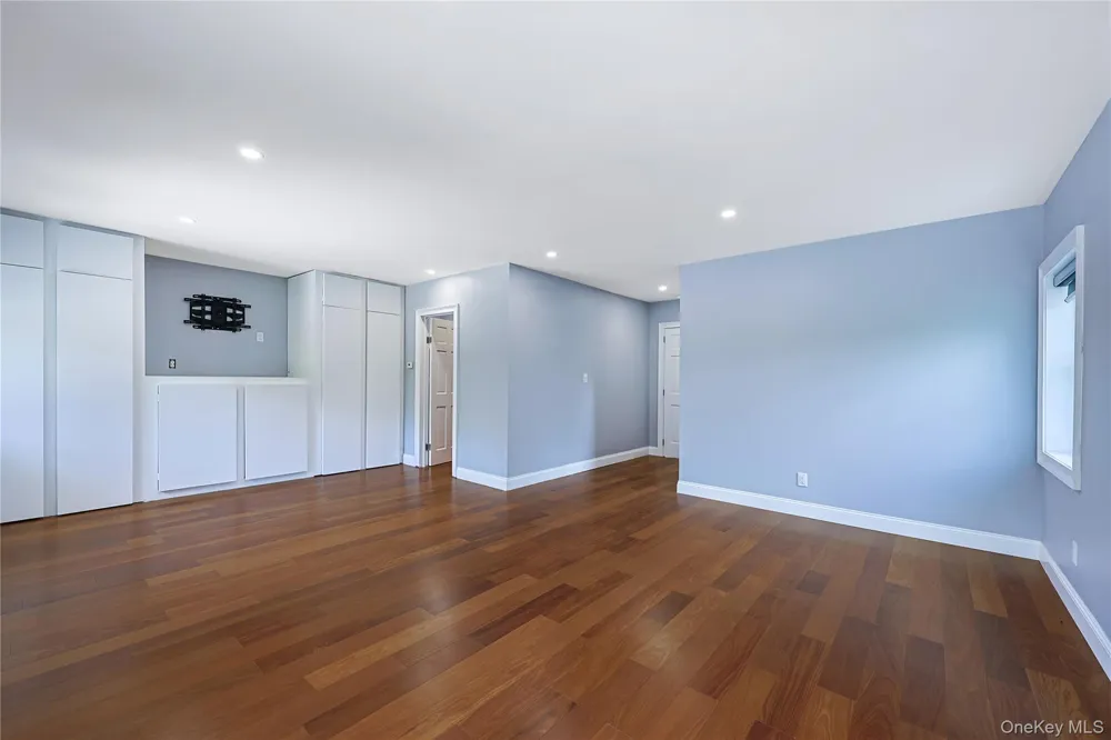 78 Poplar Street Garden City, NY 11530