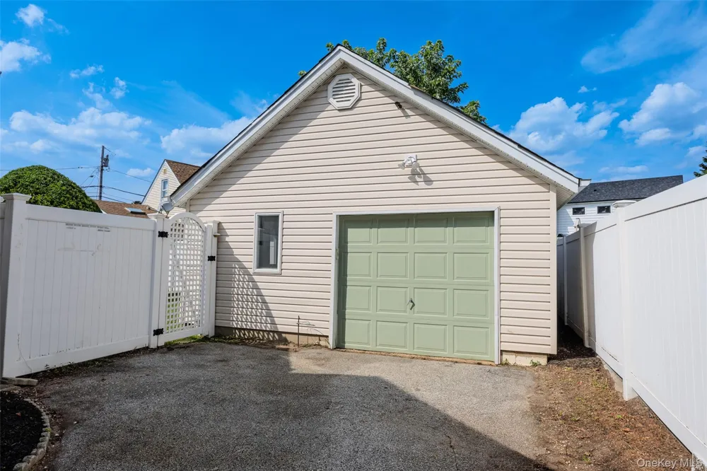 31 Cherry Avenue Bethpage, NY 11714