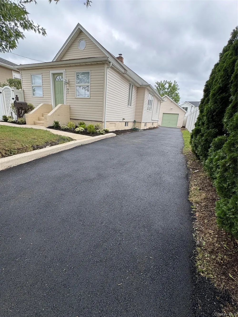 31 Cherry Avenue Bethpage, NY 11714