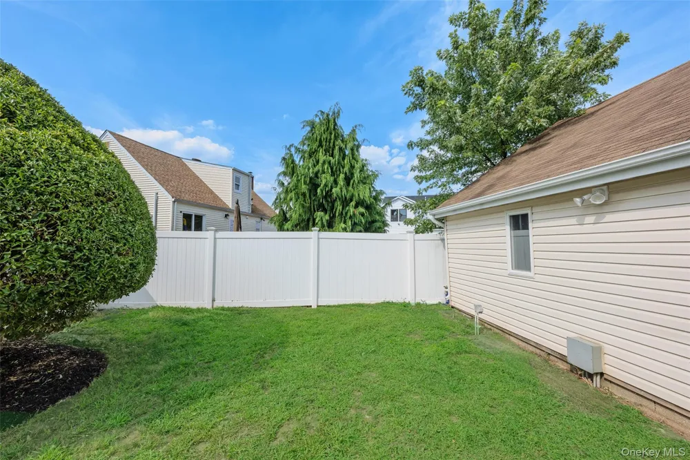 31 Cherry Avenue Bethpage, NY 11714