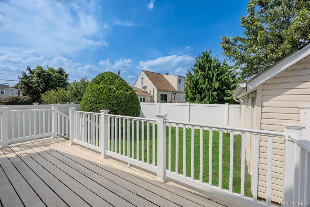 31 Cherry Avenue Bethpage, NY 11714