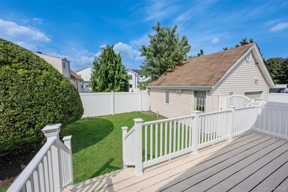31 Cherry Avenue Bethpage, NY 11714