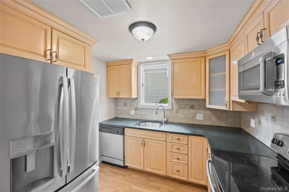 31 Cherry Avenue Bethpage, NY 11714