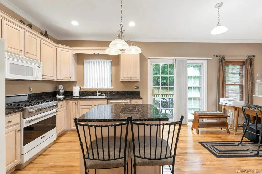 3 Arielle Court Hauppauge, NY 11749