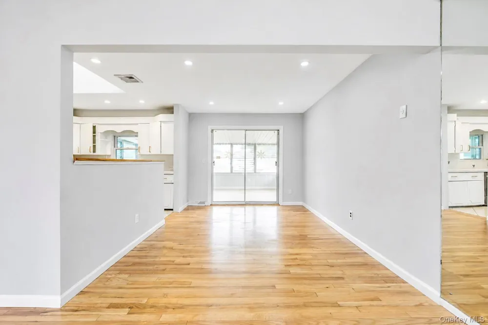 18 Dexter Lane Kings Park, NY 11754
