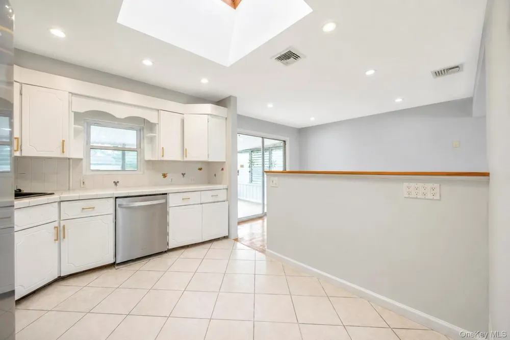 18 Dexter Lane Kings Park, NY 11754