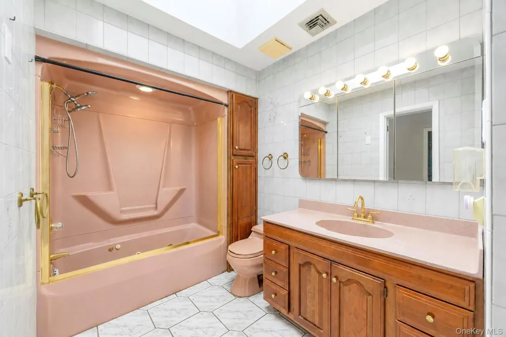 18 Dexter Lane Kings Park, NY 11754