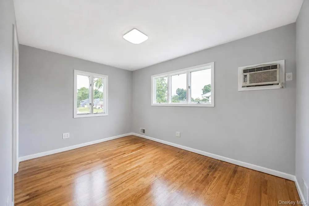 18 Dexter Lane Kings Park, NY 11754