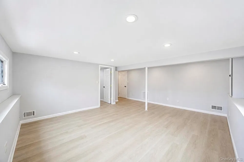 18 Dexter Lane Kings Park, NY 11754