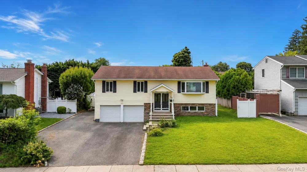 18 Dexter Lane Kings Park, NY 11754