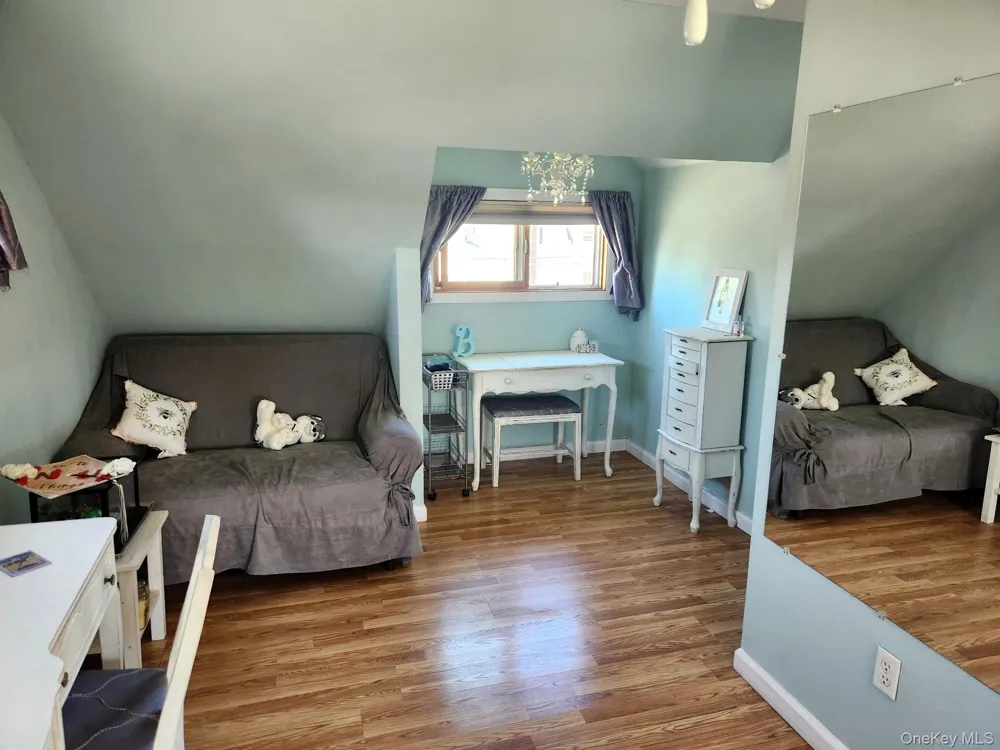 956 Hamilton Avenue Lindenhurst, NY 11757