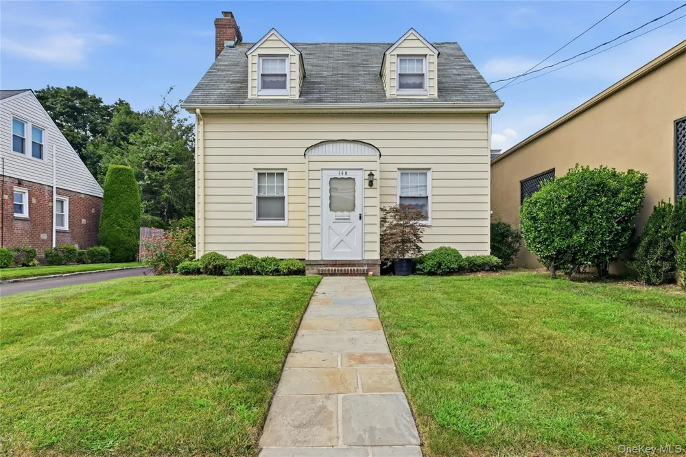 148 Canterbury Road Williston Park, NY 11596