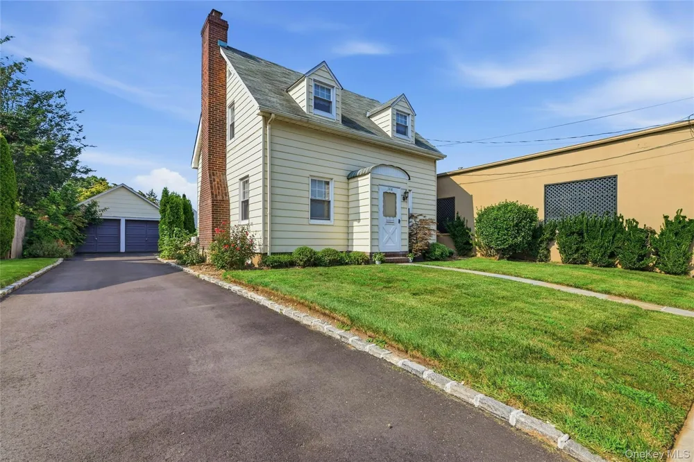 148 Canterbury Road Williston Park, NY 11596