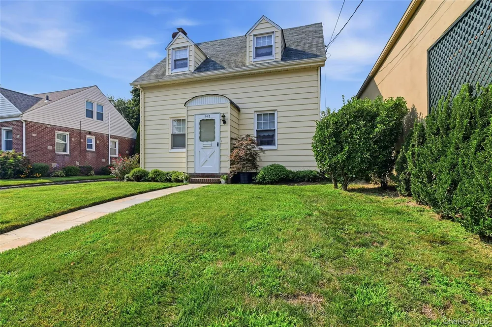 148 Canterbury Road Williston Park, NY 11596