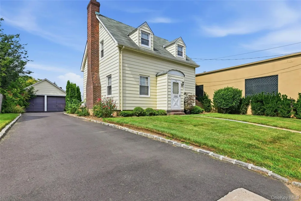 148 Canterbury Road Williston Park, NY 11596