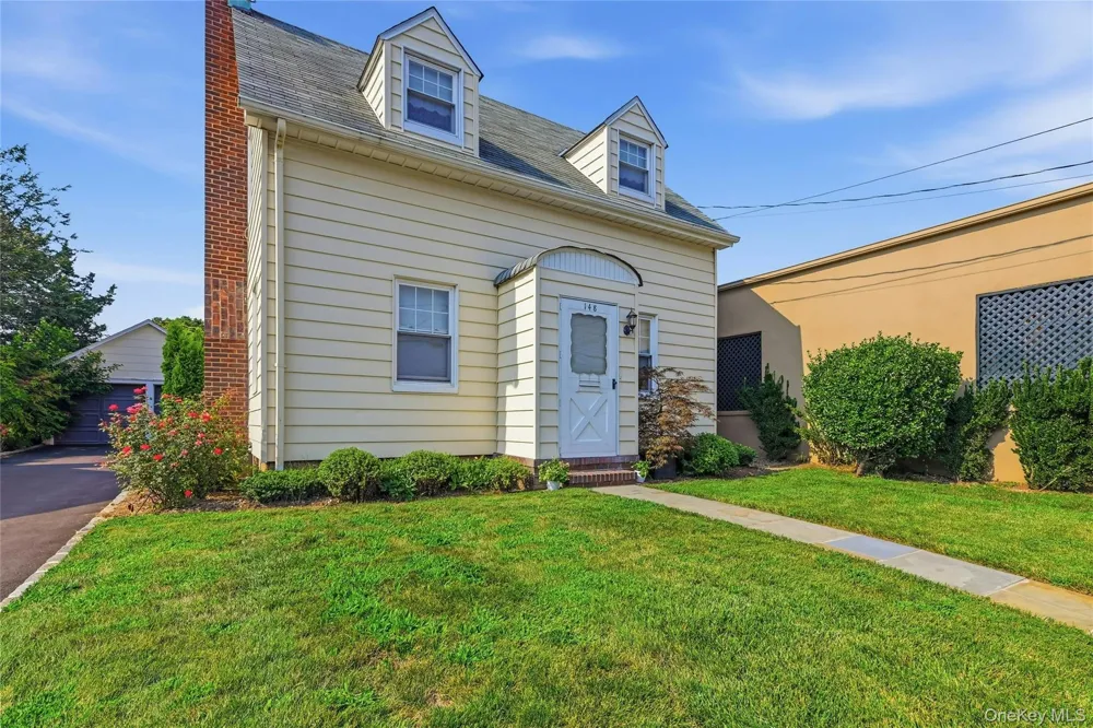 148 Canterbury Road Williston Park, NY 11596