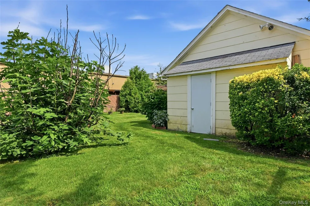 148 Canterbury Road Williston Park, NY 11596