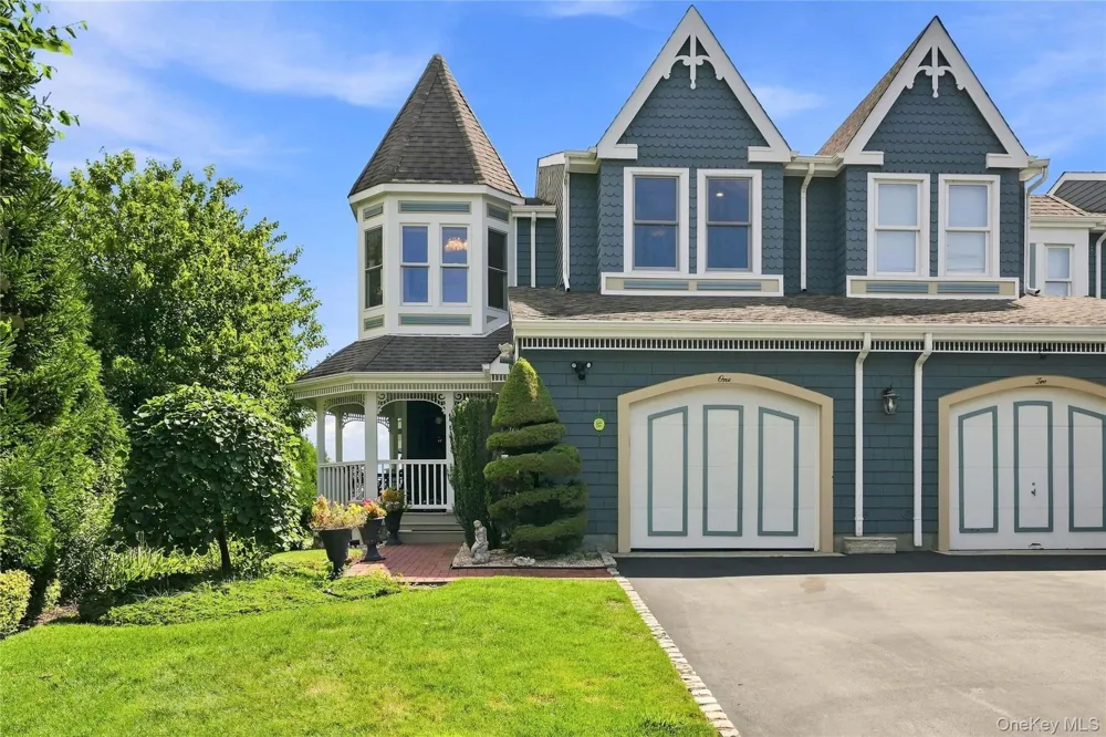 1 Victoria #1 Amityville, NY 11701