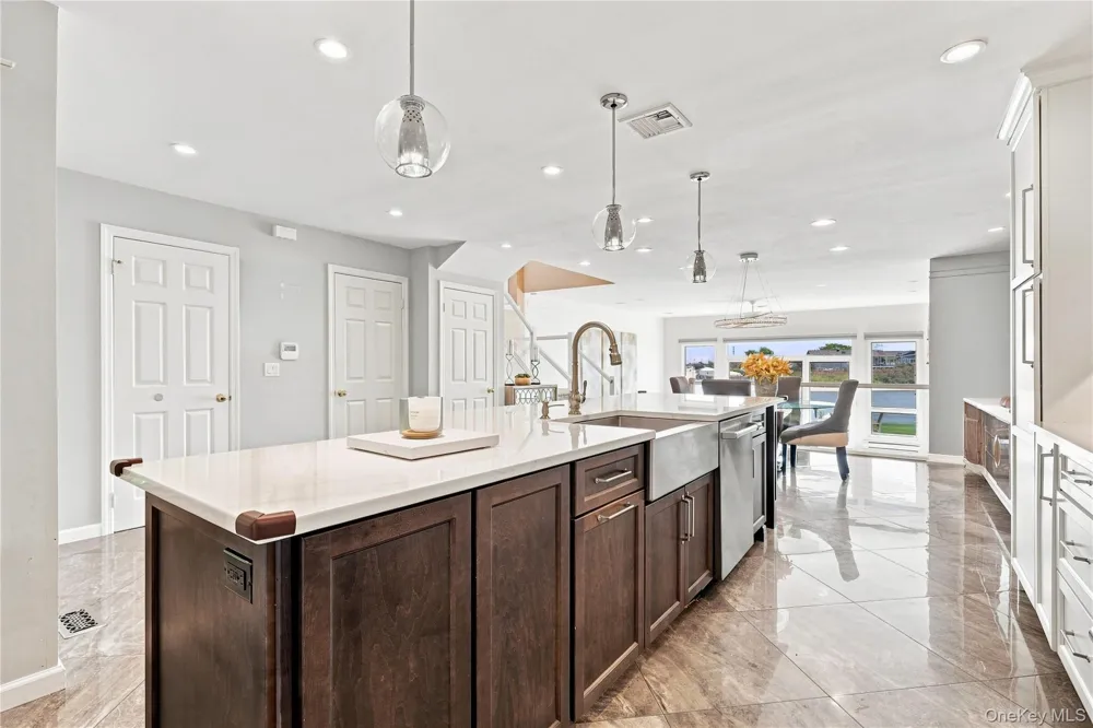 1 Victoria #1 Amityville, NY 11701