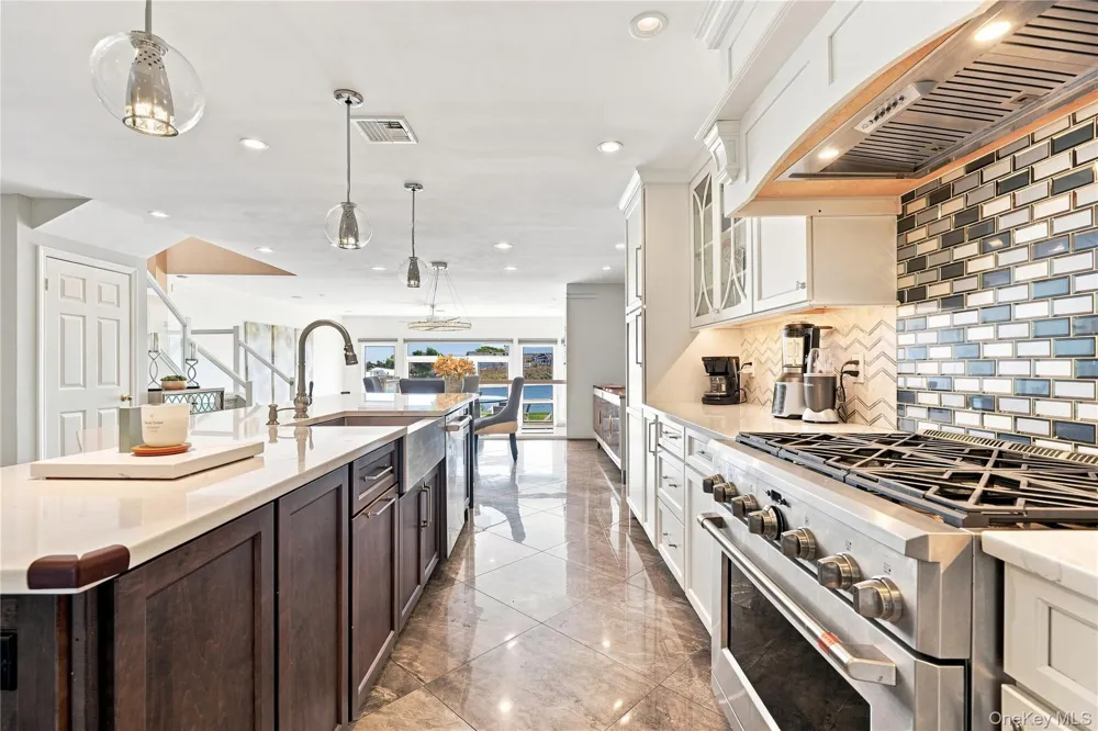 1 Victoria #1 Amityville, NY 11701