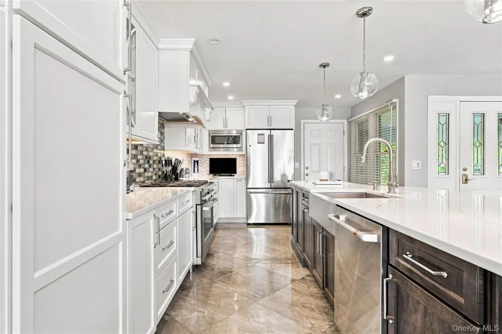 1 Victoria #1 Amityville, NY 11701