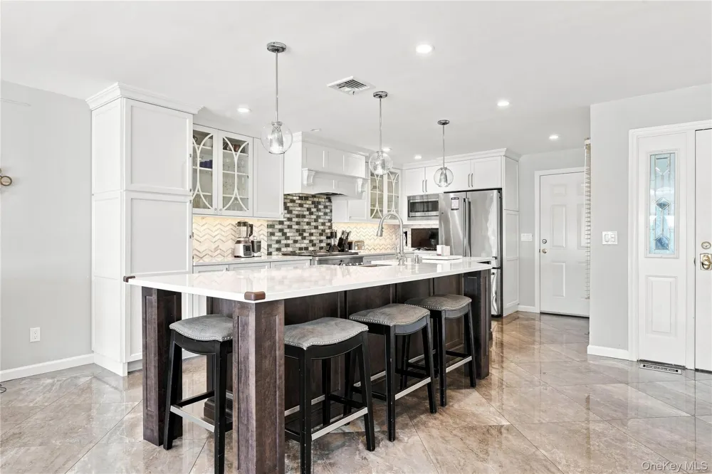 1 Victoria #1 Amityville, NY 11701