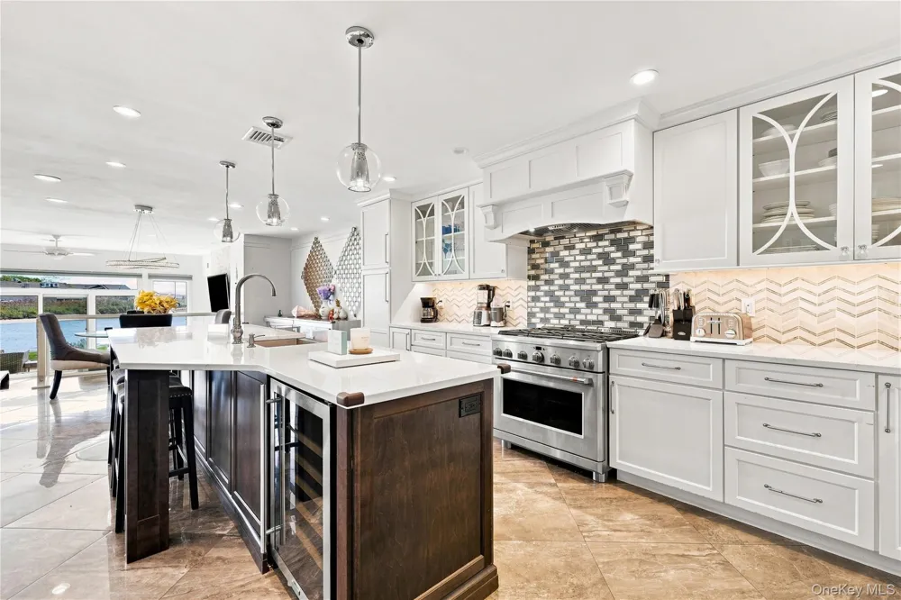 1 Victoria #1 Amityville, NY 11701