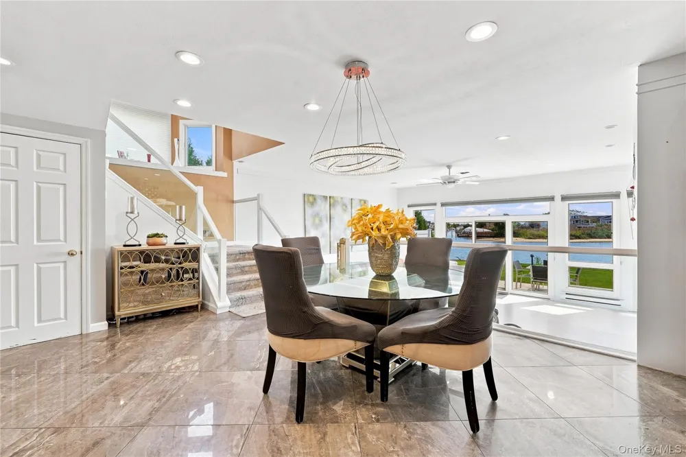 1 Victoria #1 Amityville, NY 11701