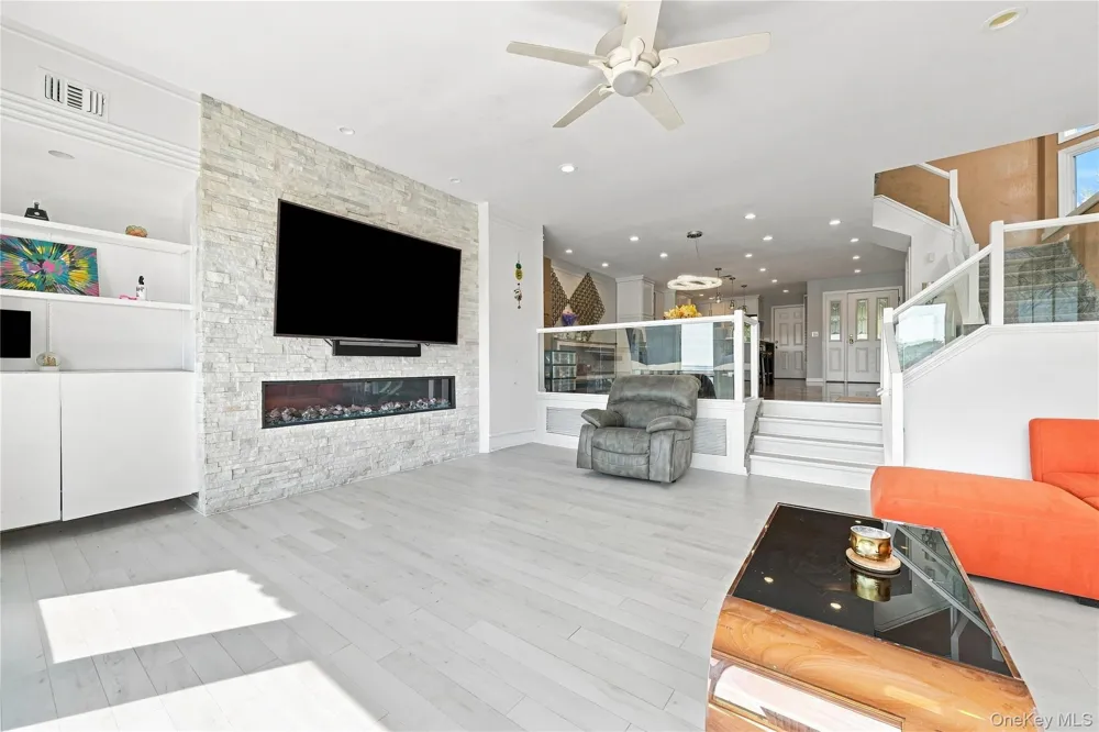 1 Victoria #1 Amityville, NY 11701