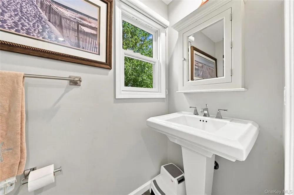 1 Victoria #1 Amityville, NY 11701