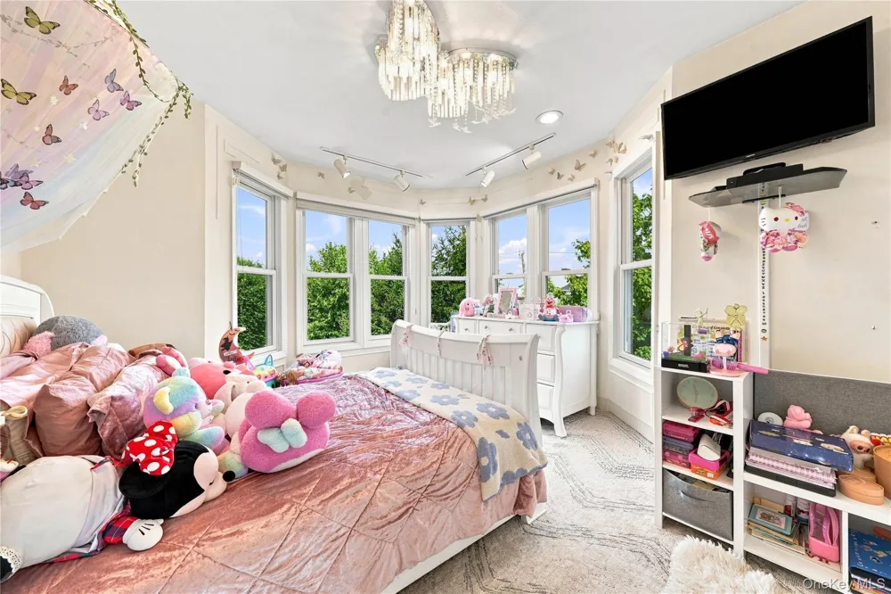 1 Victoria #1 Amityville, NY 11701