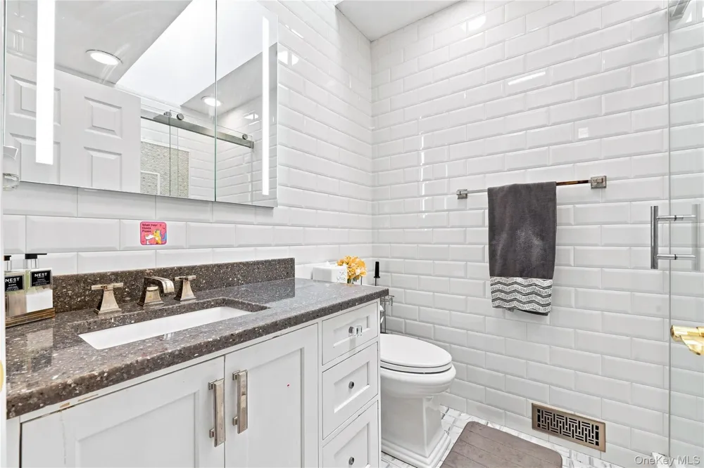 1 Victoria #1 Amityville, NY 11701