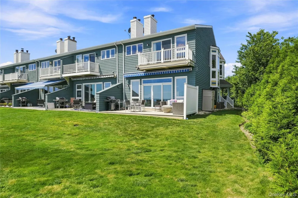 1 Victoria #1 Amityville, NY 11701