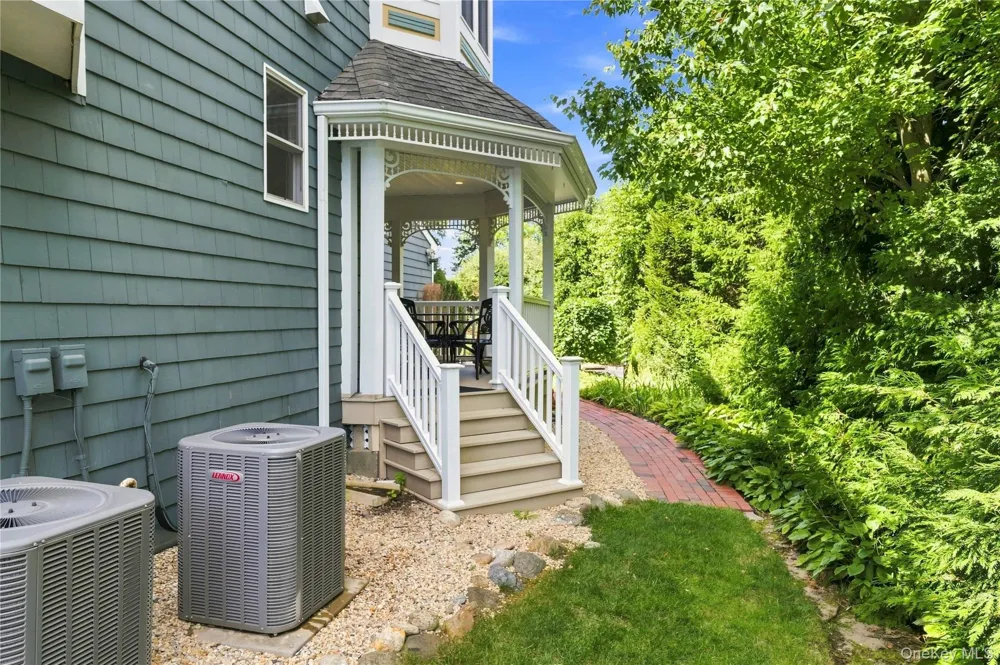 1 Victoria #1 Amityville, NY 11701