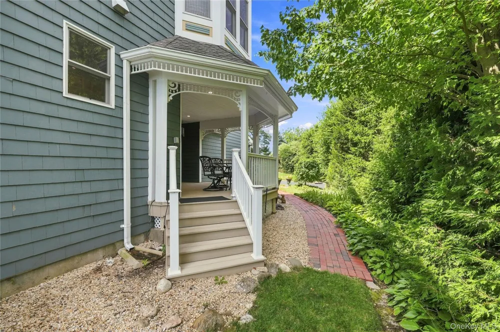 1 Victoria #1 Amityville, NY 11701