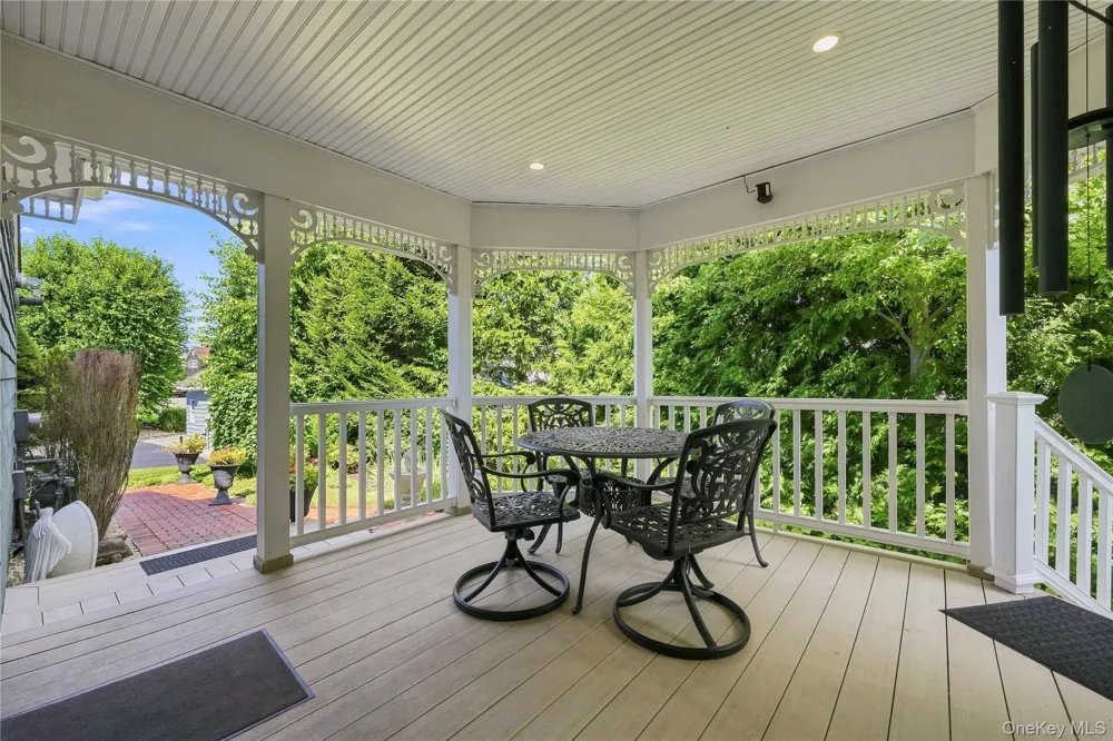 1 Victoria #1 Amityville, NY 11701