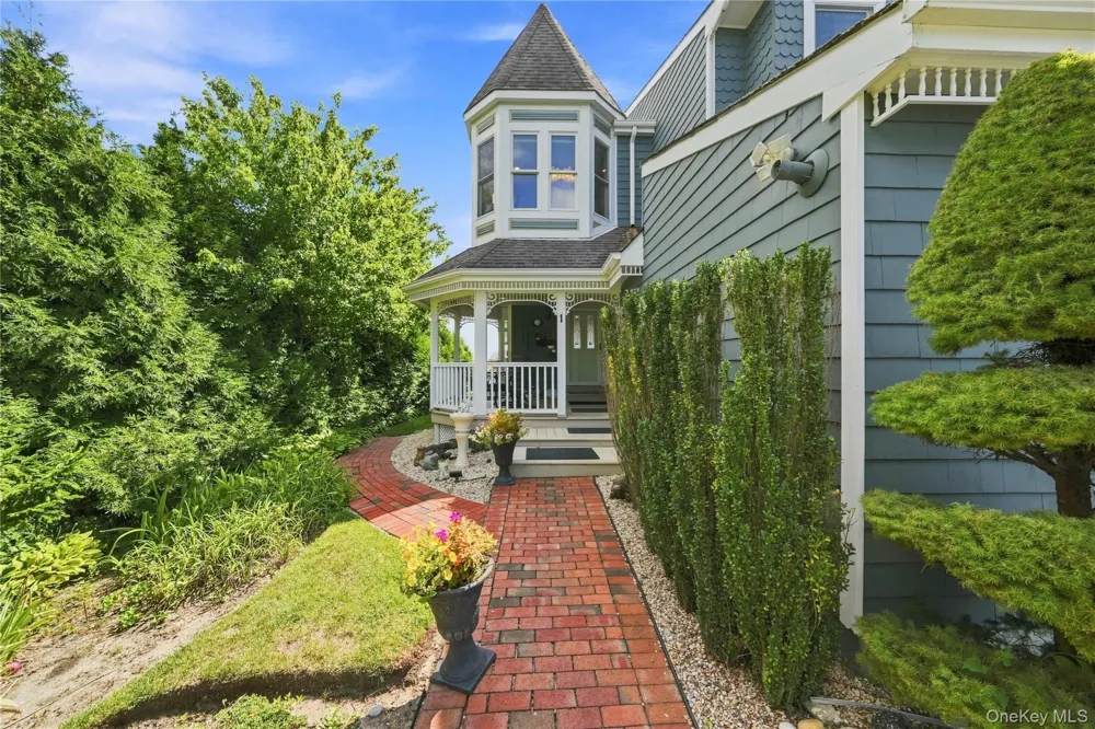 1 Victoria #1 Amityville, NY 11701