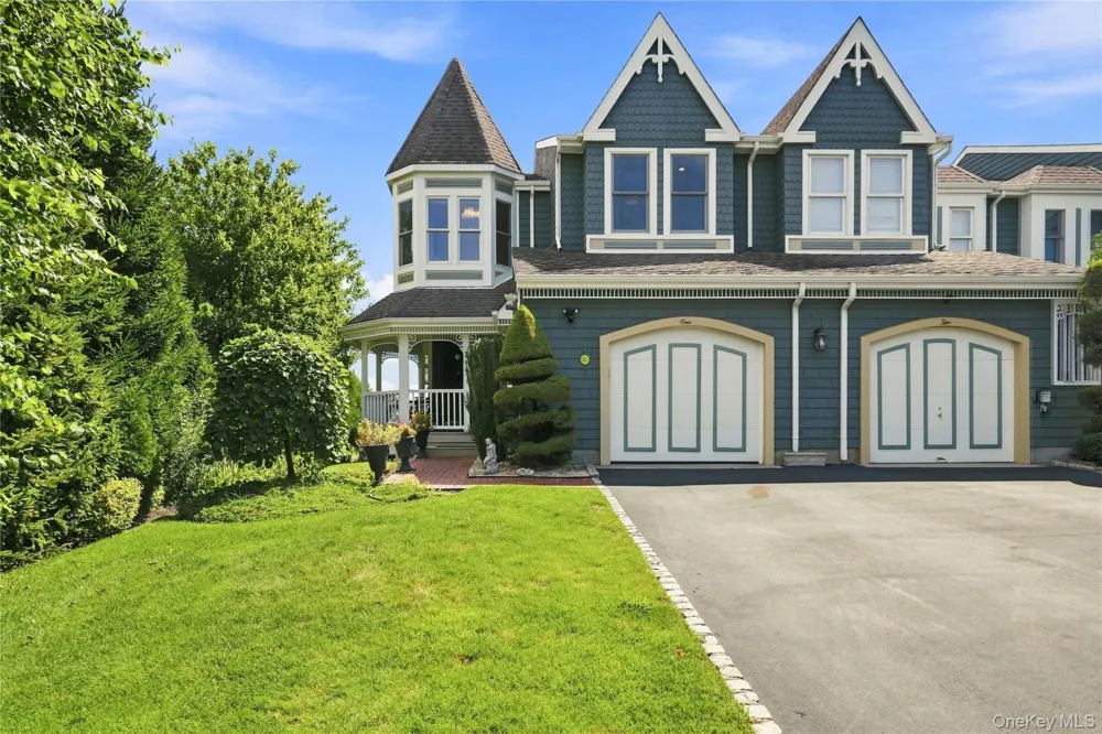 1 Victoria #1 Amityville, NY 11701