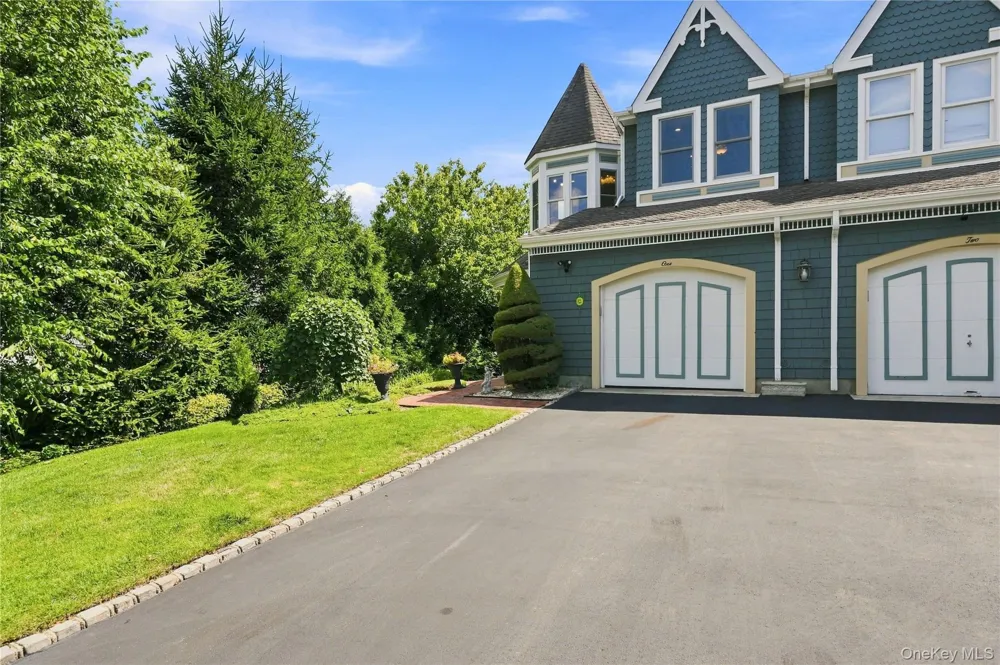 1 Victoria #1 Amityville, NY 11701