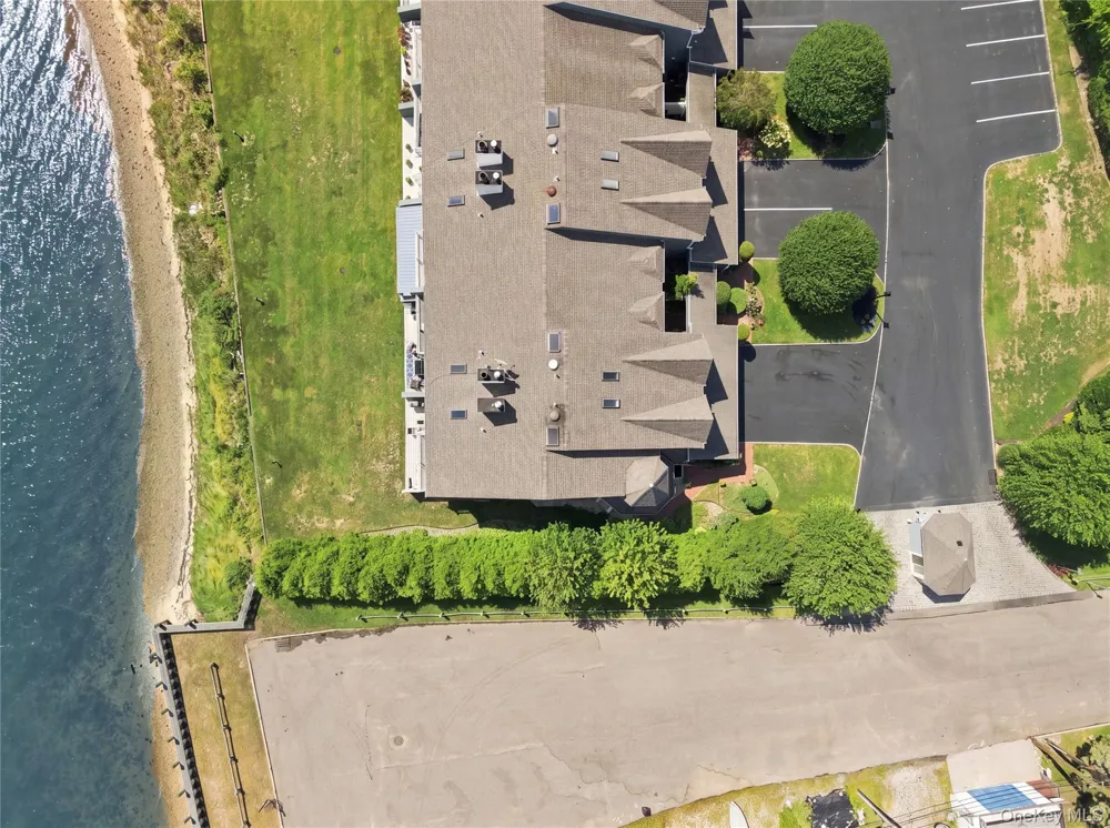 1 Victoria #1 Amityville, NY 11701