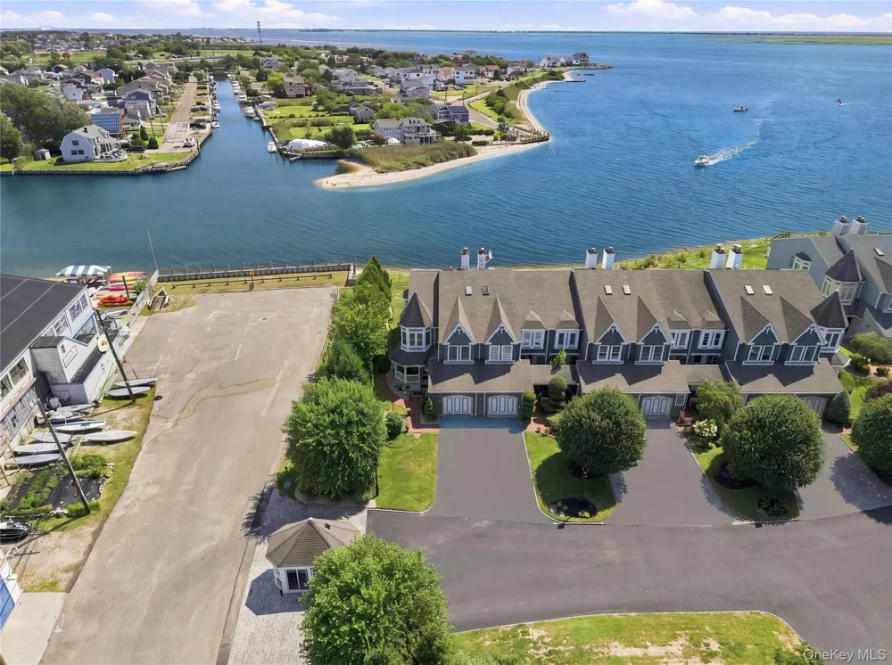 1 Victoria #1 Amityville, NY 11701