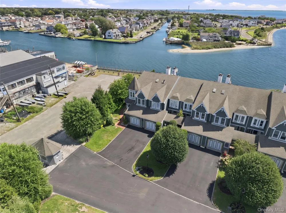 1 Victoria #1 Amityville, NY 11701