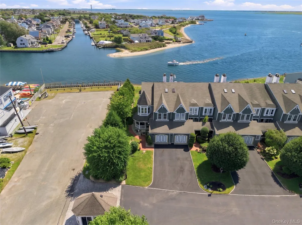 1 Victoria #1 Amityville, NY 11701
