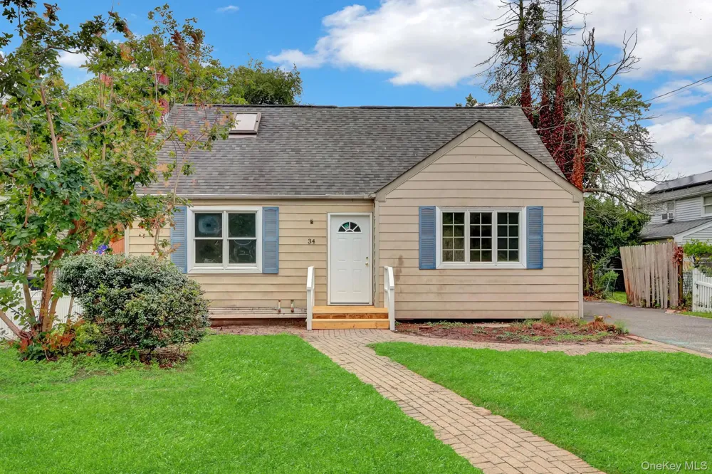 34 Thorburn Avenue Patchogue, NY 11772